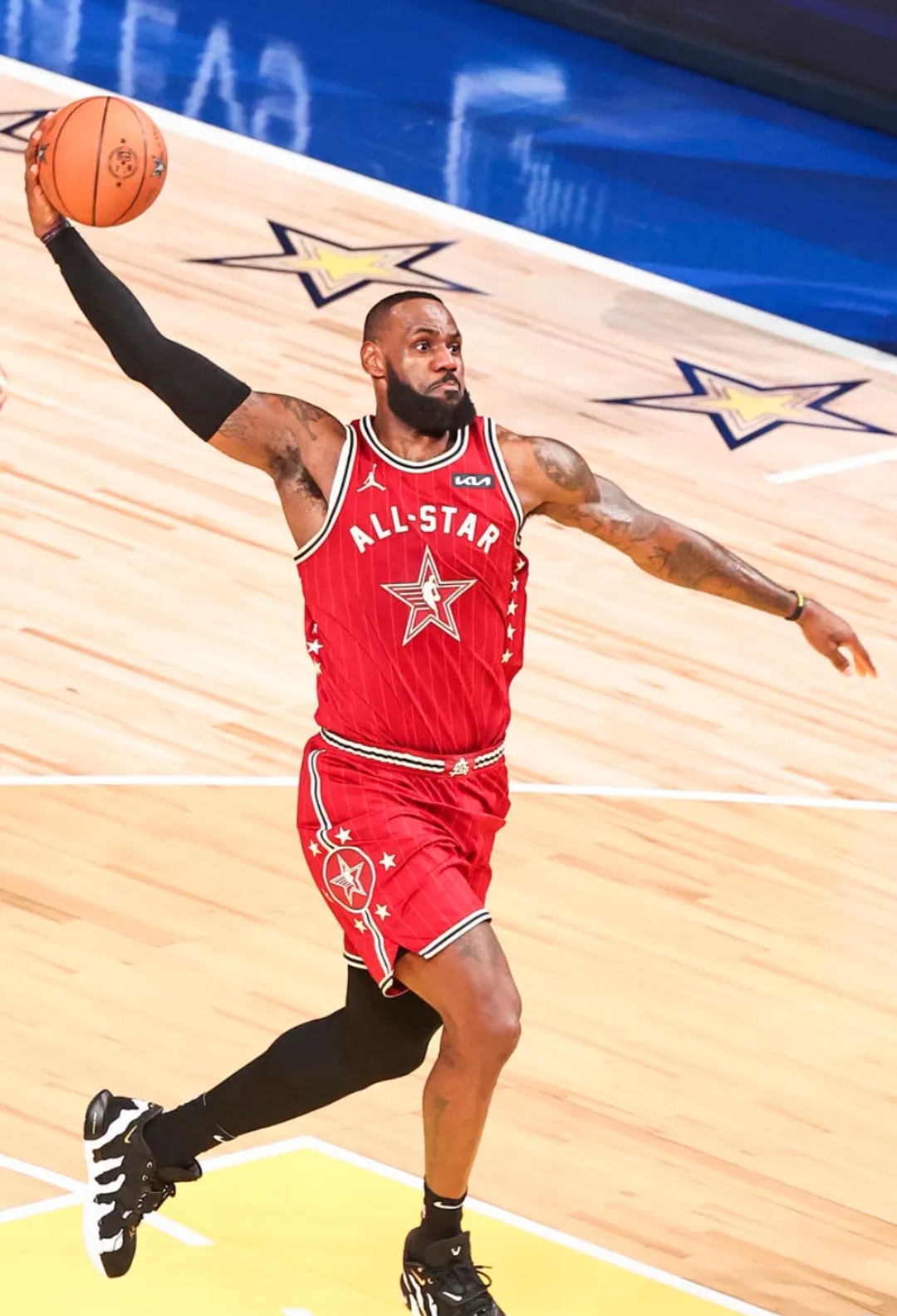 Kaiyun Sports入口全明星赛国际比赛日热度飙升纽约尼克斯调整名单备战CBA季后赛，詹姆斯连续十二场比赛得分超过绝杀看傻球迷的简单介绍